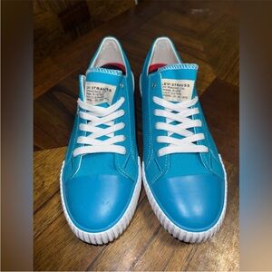 NWT Levi’s Strauss blue sneakers size 8.5
